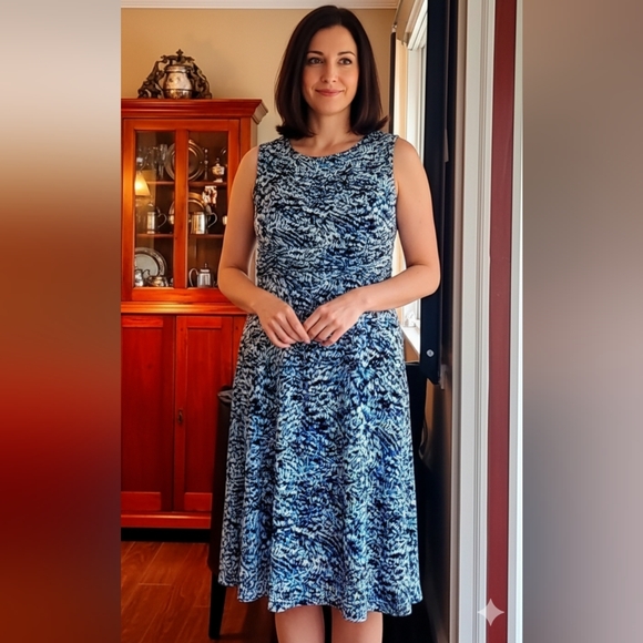 Dress - Picture 14 of 15